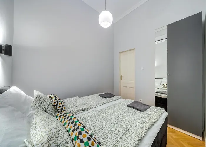 Apartment Synagogue 2 Bedroom S162